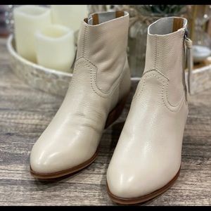🆕 Frye & Co Rubie Side Zip Leather Bootie White